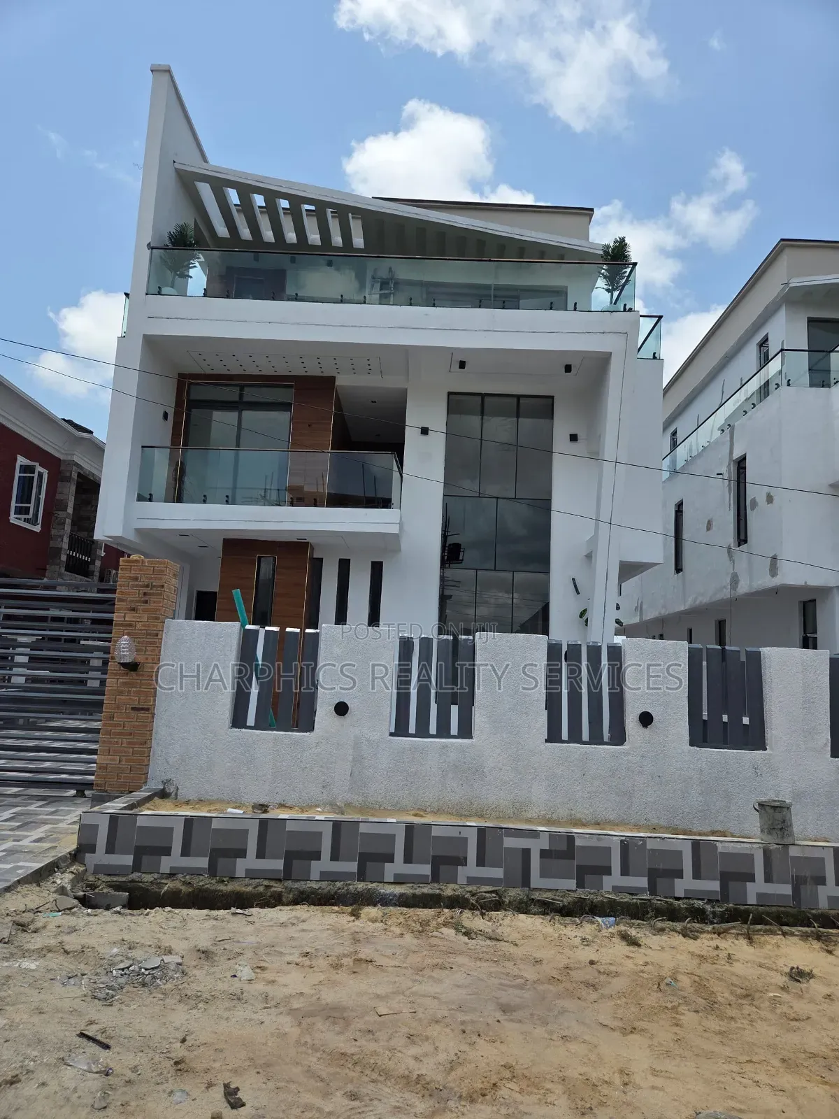 5bdrm Duplex in Sangotedo for sale in Sangotedo