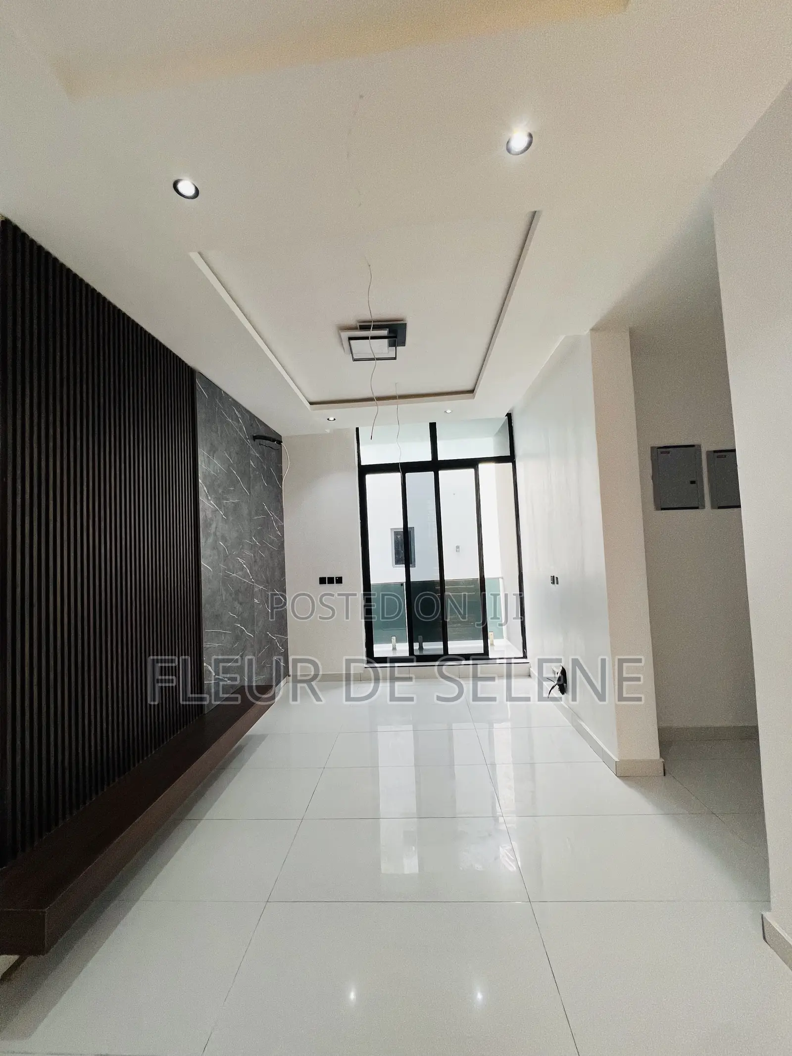5bdrm Duplex in Megamound Estate, Ikota for sale in Ikota