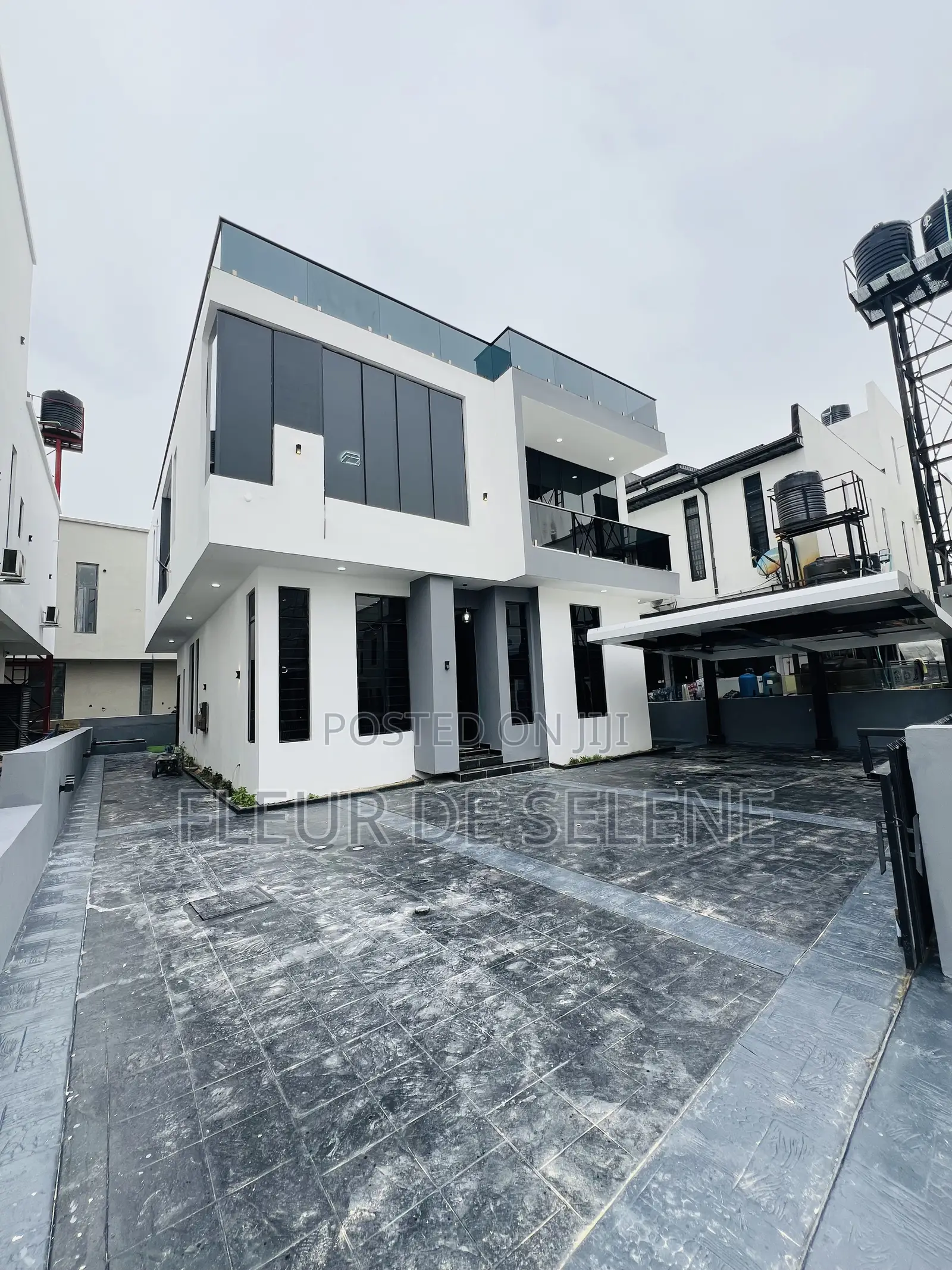 5bdrm Duplex in Megamound Estate, Ikota for sale in Ikota