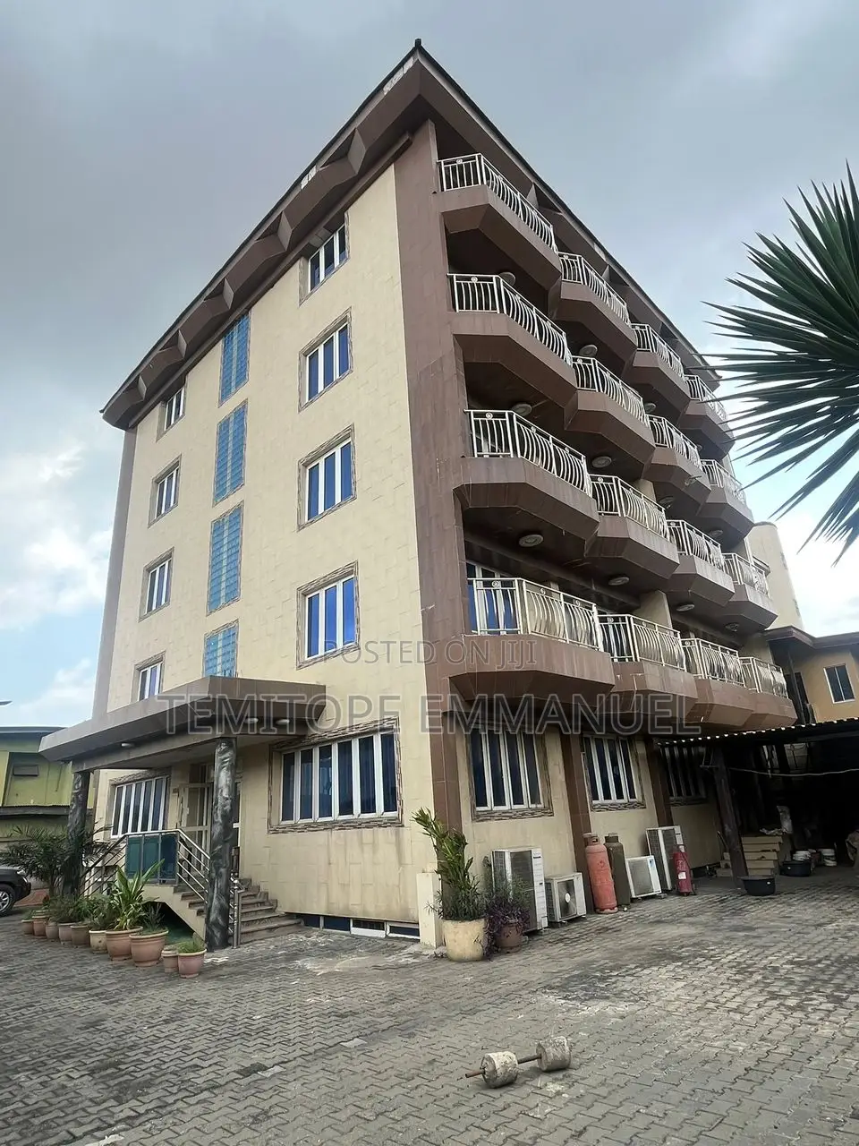 Well Structured 3star Hotel in Onipanu