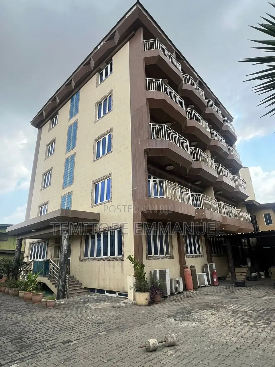 Well Structured 3star Hotel in Onipanu