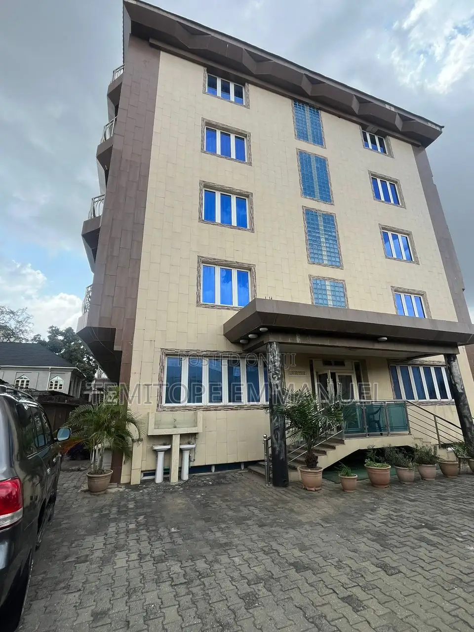 Well Structured 3star Hotel in Onipanu