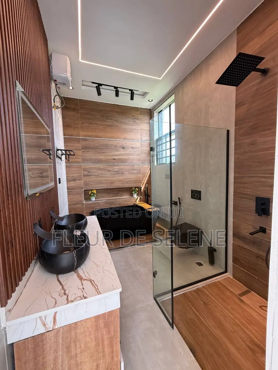 5bdrm Duplex in Penninsular Garden, Ogombo for sale in Ogombo