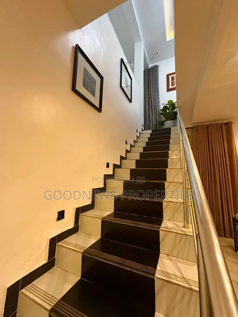 4bdrm Duplex in Ikota for rent in Ikota