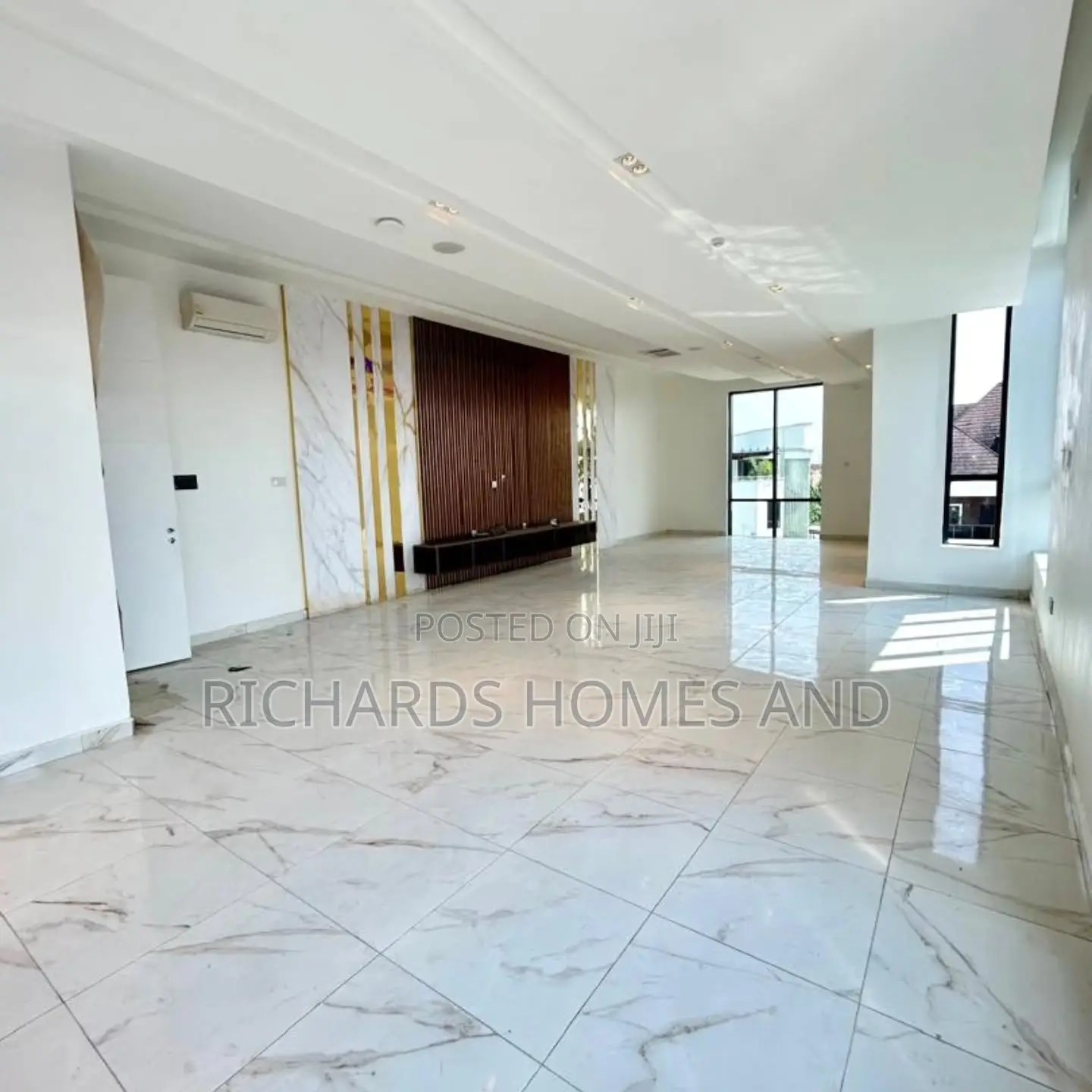5bdrm Duplex in Osapa london for sale in Osapa london