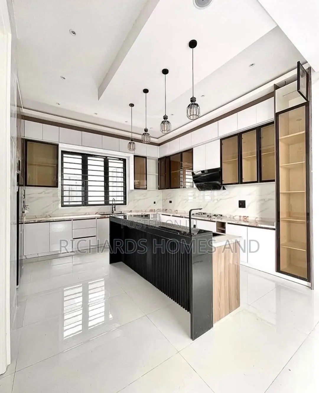 5bdrm Duplex in Ikota for sale in Ikota
