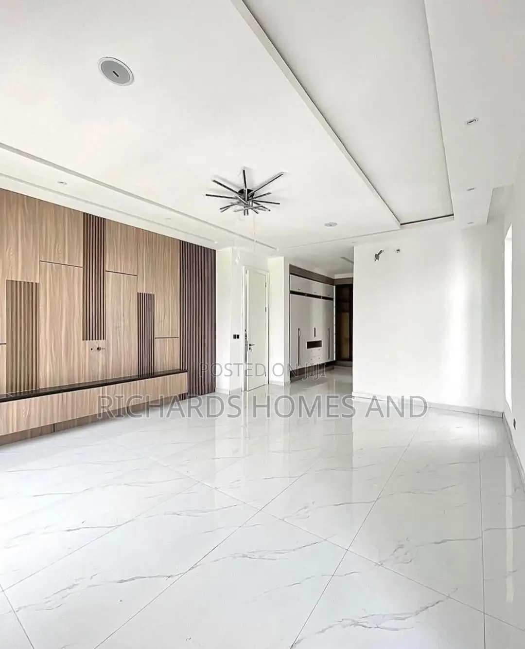 5bdrm Duplex in Ikota for sale in Ikota
