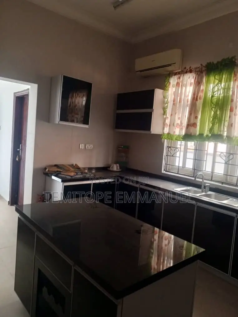 Furnished 5bdrm House in Lekki for sale in Lekki