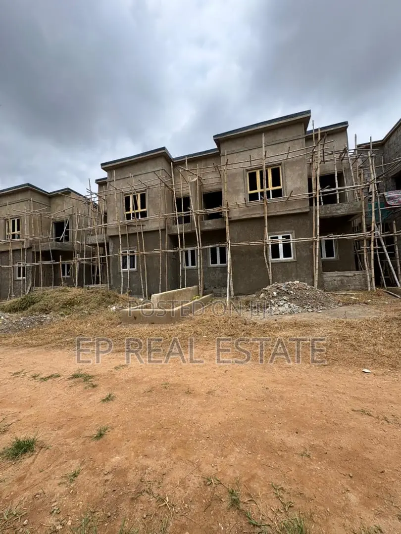 4bdrm Duplex in Apo District for sale in Apo District
