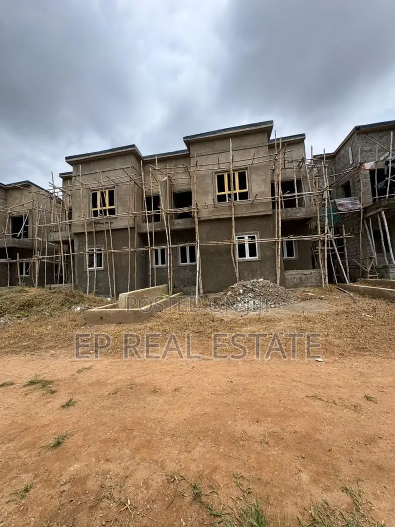 4bdrm Duplex in Apo District for sale in Apo District