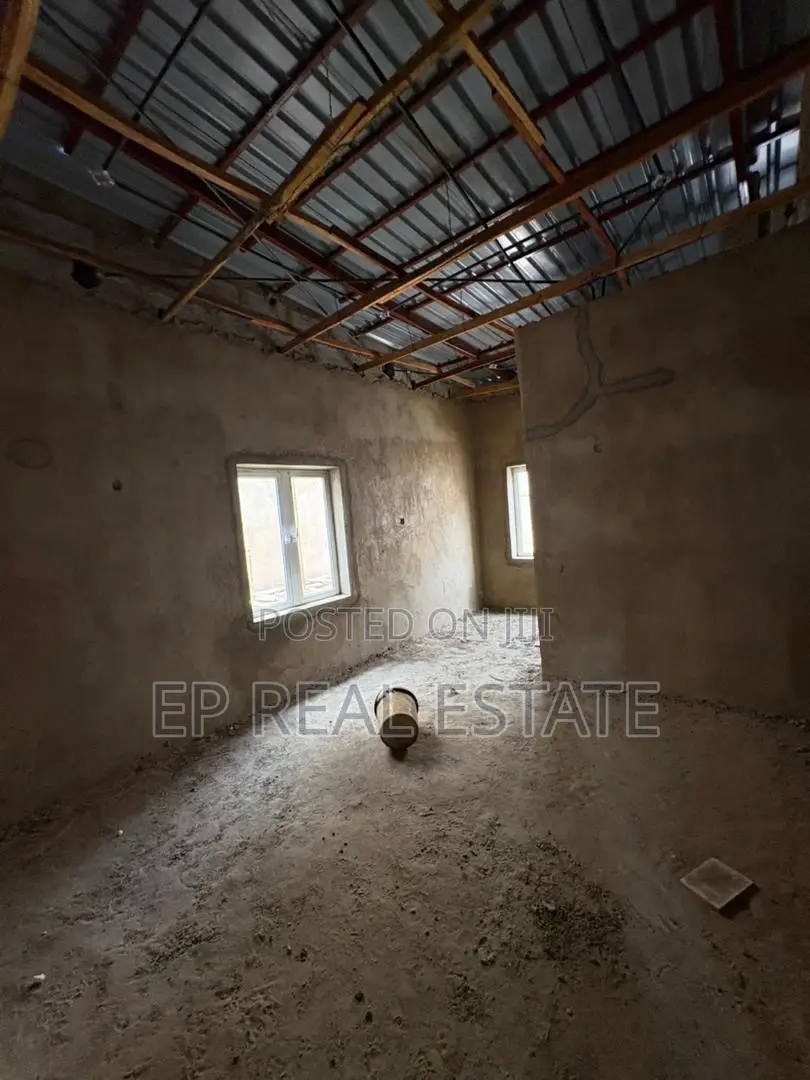 4bdrm Duplex in Apo District for sale in Apo District