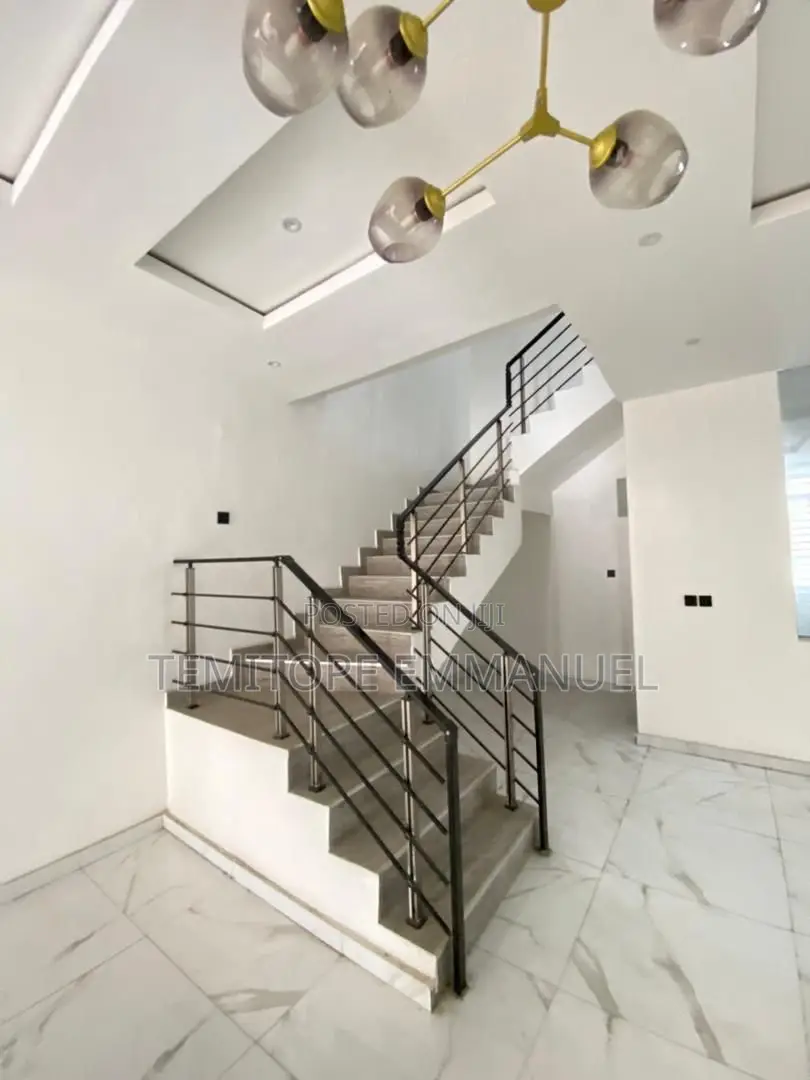 Furnished 5bdrm Duplex in Thomas Estate for sale in Thomas Estate