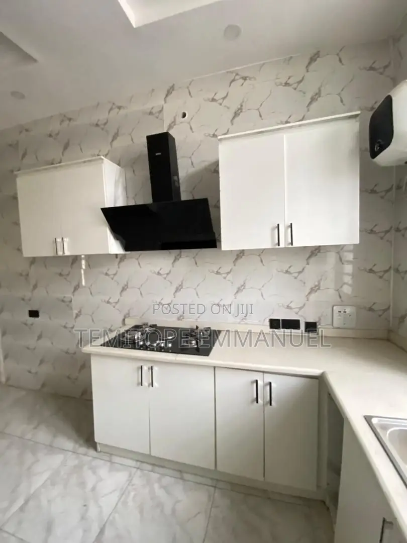 Furnished 5bdrm Duplex in Thomas Estate for sale in Thomas Estate