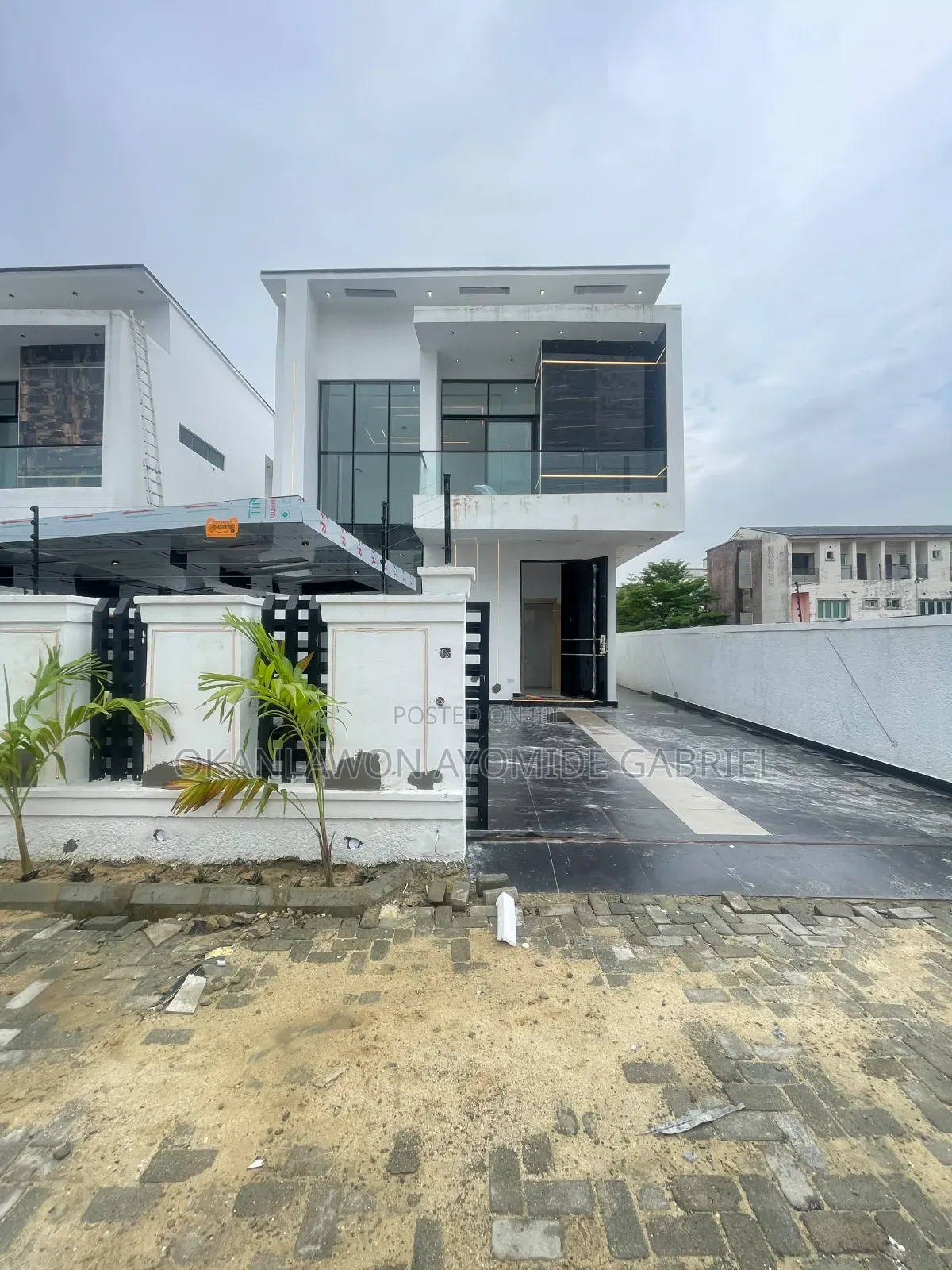 5bdrm Duplex in Chevron for sale in Chevron