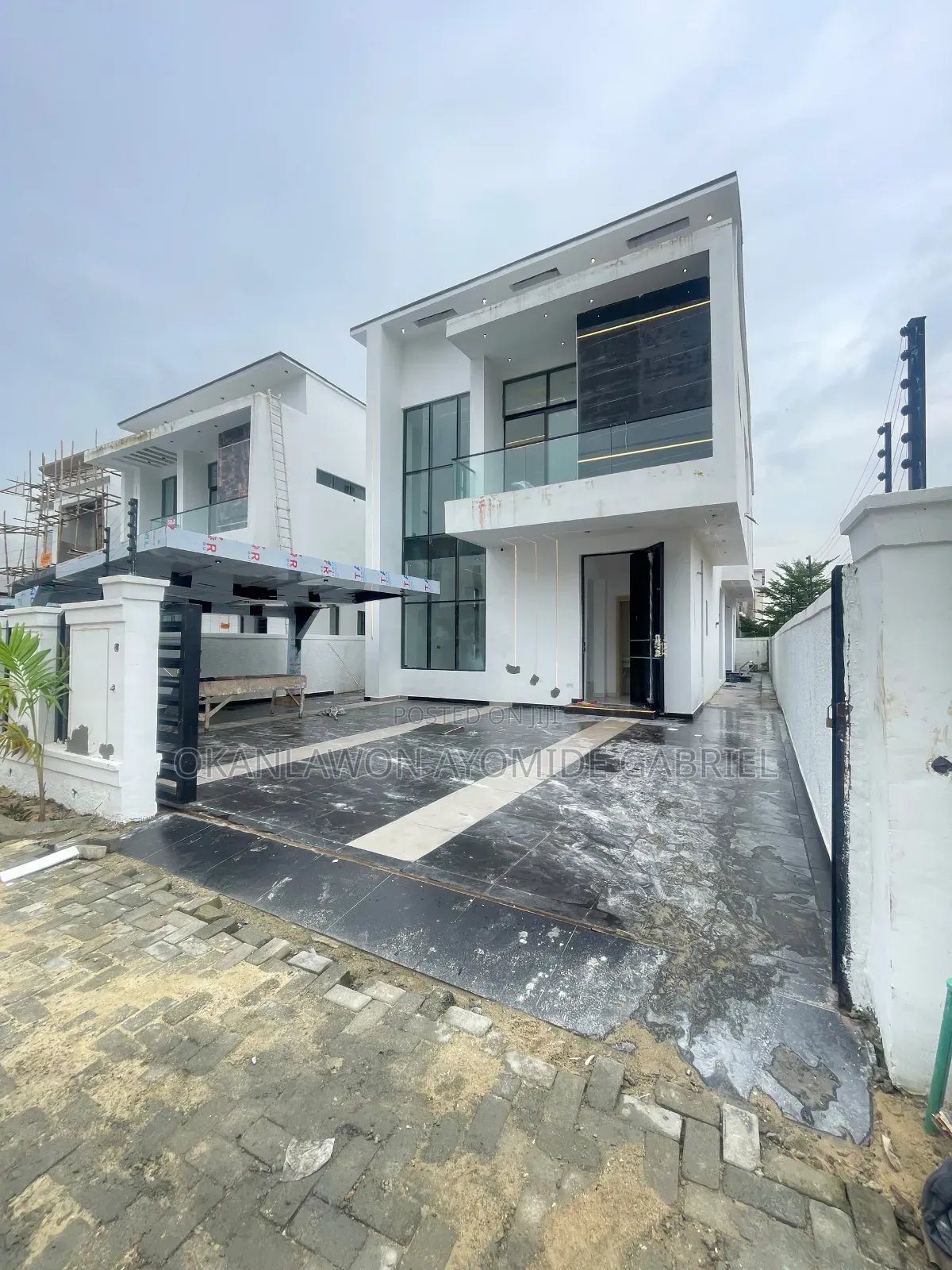 5bdrm Duplex in Chevron for sale in Chevron