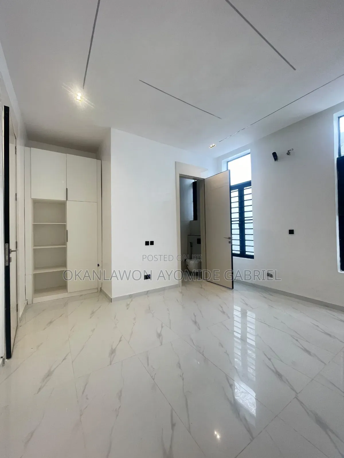 5bdrm Duplex in Chevron for sale in Chevron