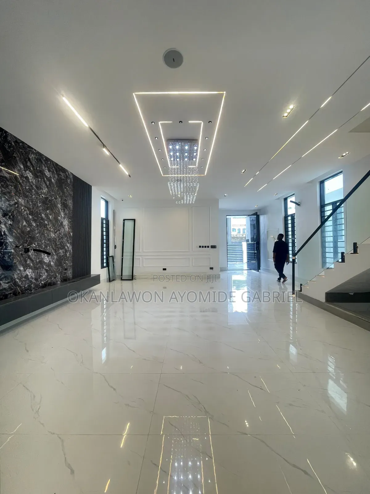 5bdrm Duplex in Chevron for sale in Chevron