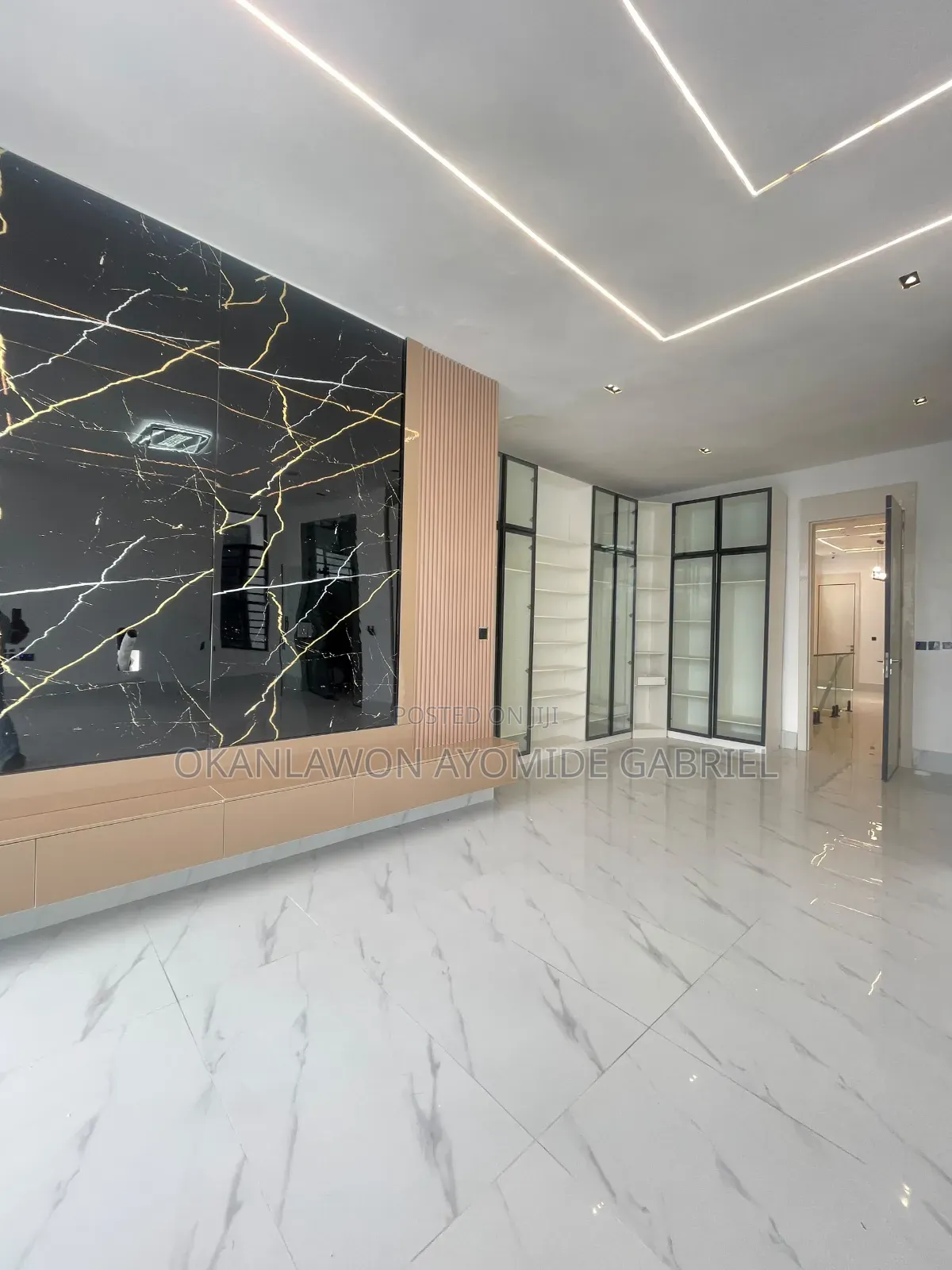5bdrm Duplex in Chevron for sale in Chevron