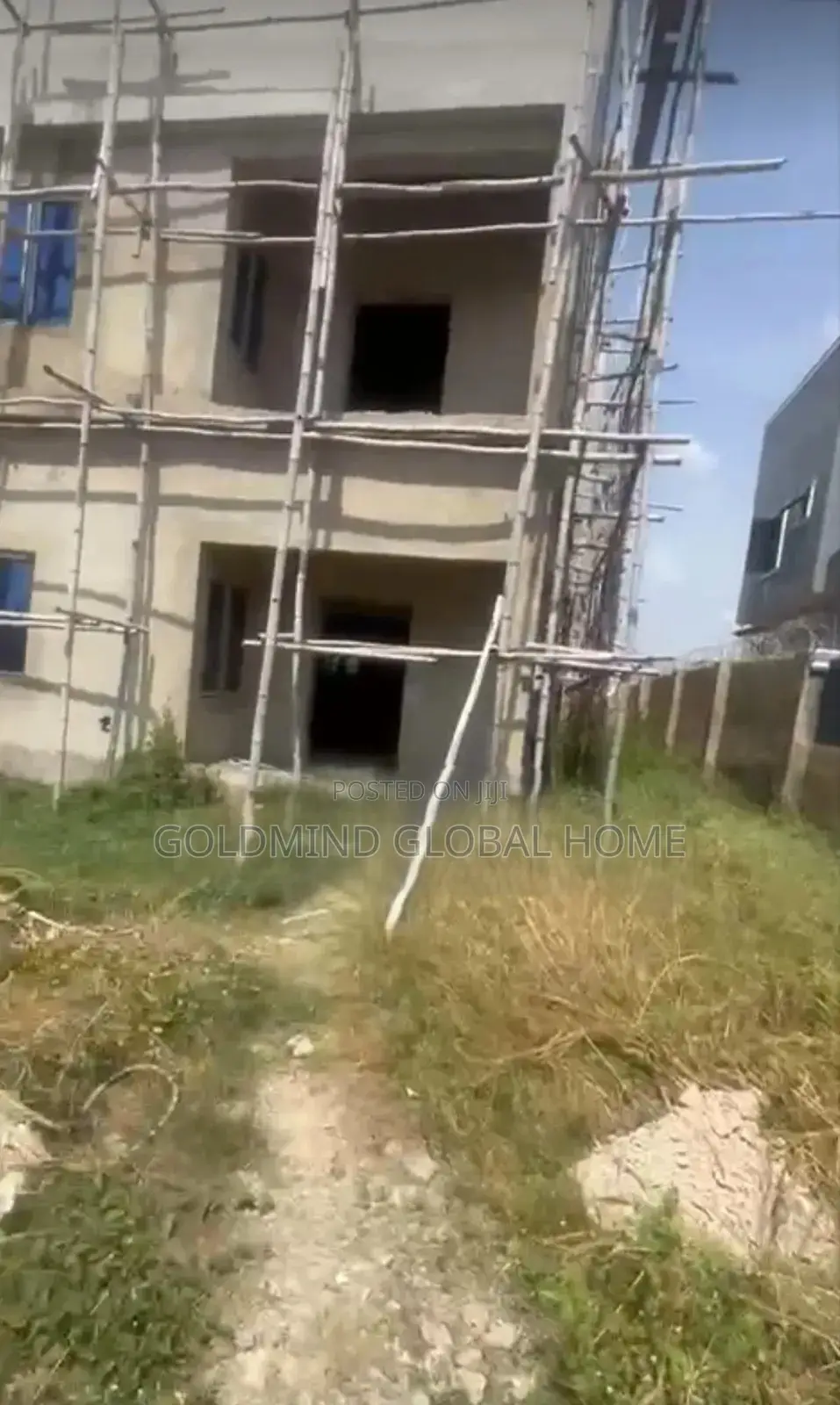 4bdrm Duplex in Lugbe District. for sale in Sabon Lugbe