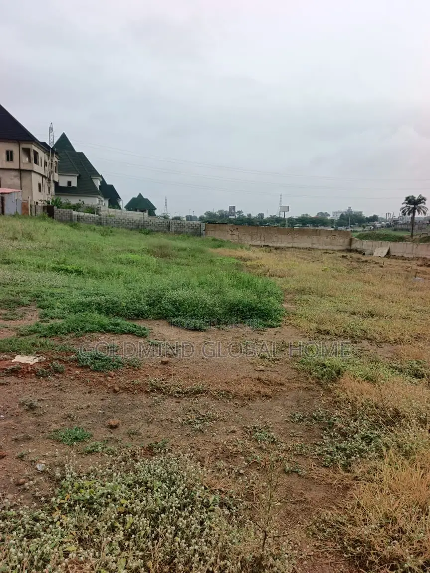 3bdrm Bungalow in Lugbe District. for sale in Sabon Lugbe