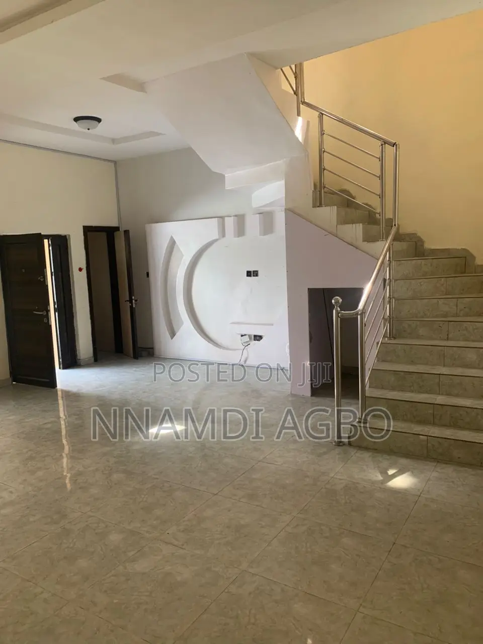 4bdrm Duplex in Chevron for rent in Chevron