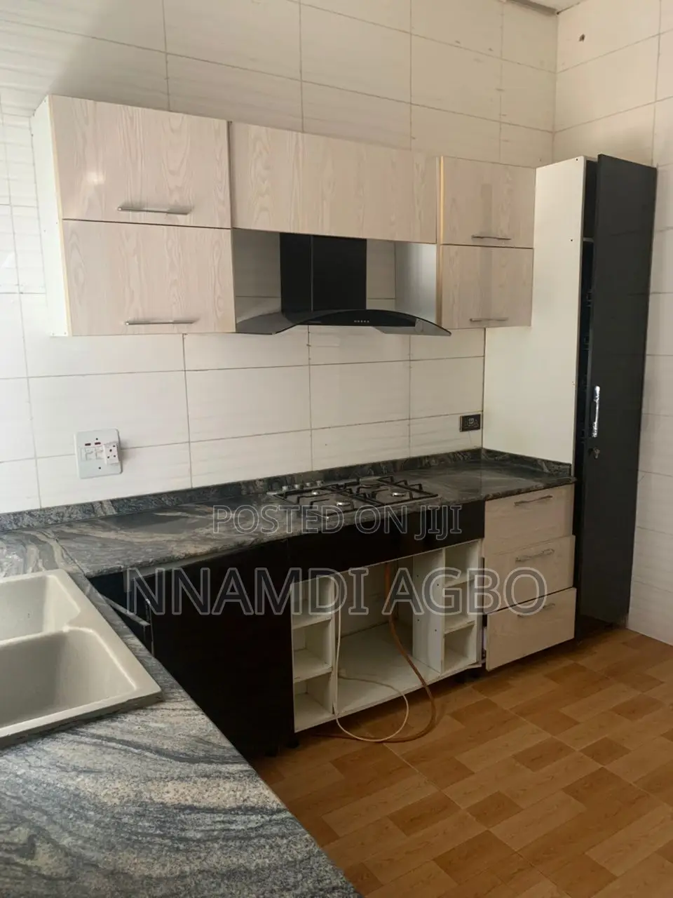 4bdrm Duplex in Chevron for rent in Chevron