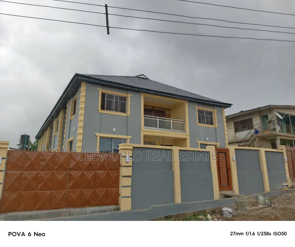 3bdrm Block of Flats in Eyin Grammar, Molete for sale in Molete