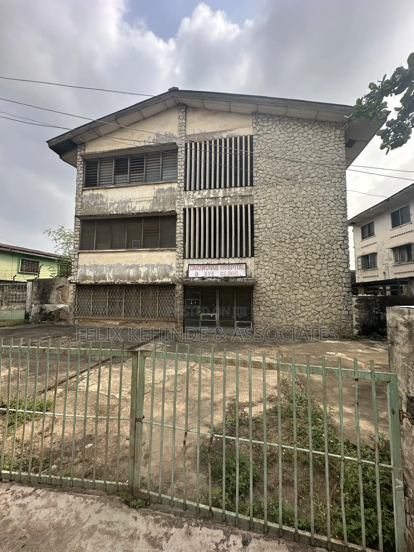12bdrm Block of Flats in Oke Ado for sale in Oke Ado