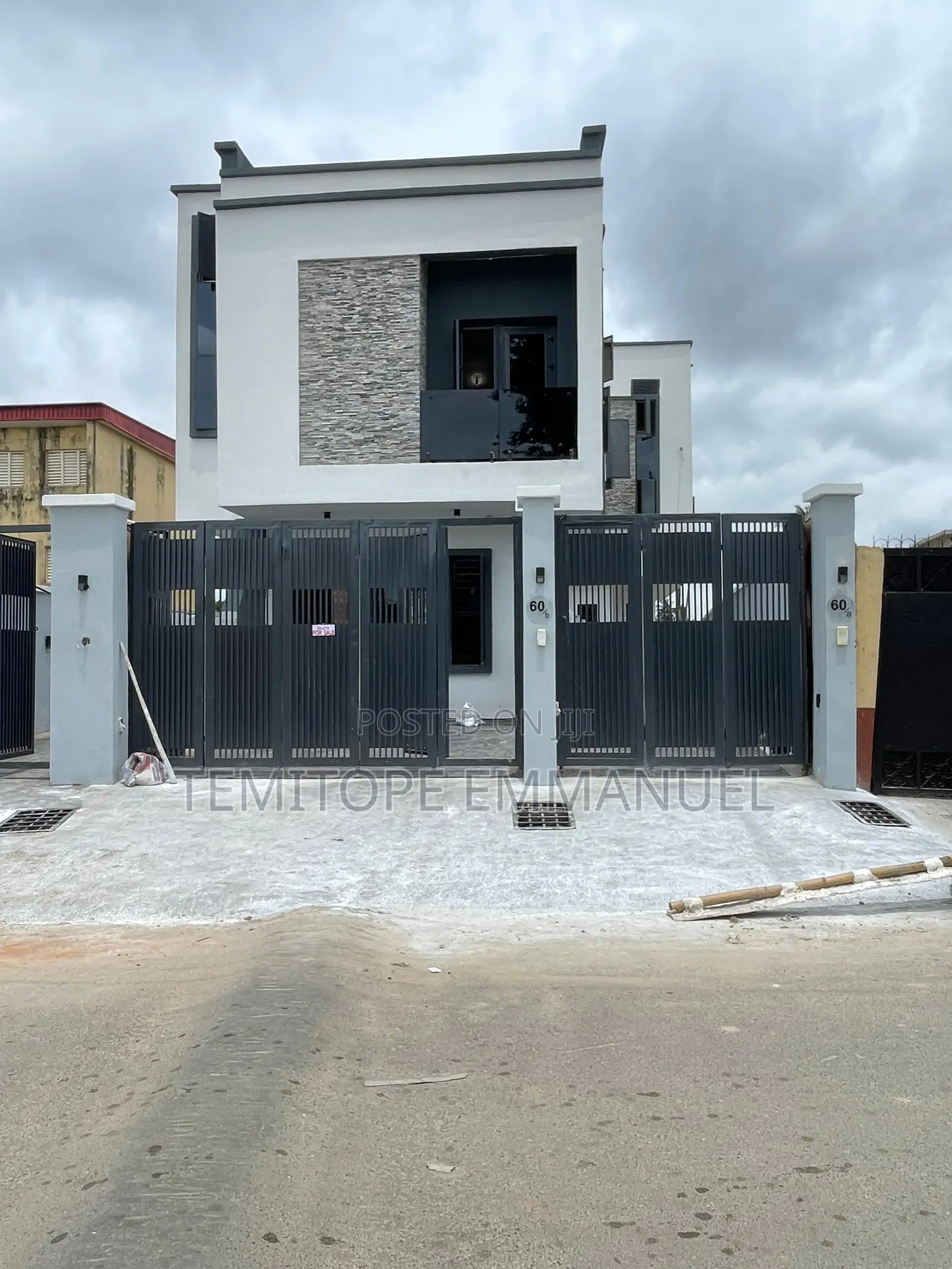 Furnished 4bdrm Duplex in Surulere for sale in Surulere