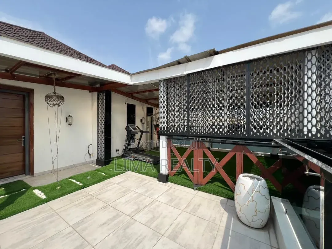 Party House- 5 Bed Phase 1 Lekki in Lekki