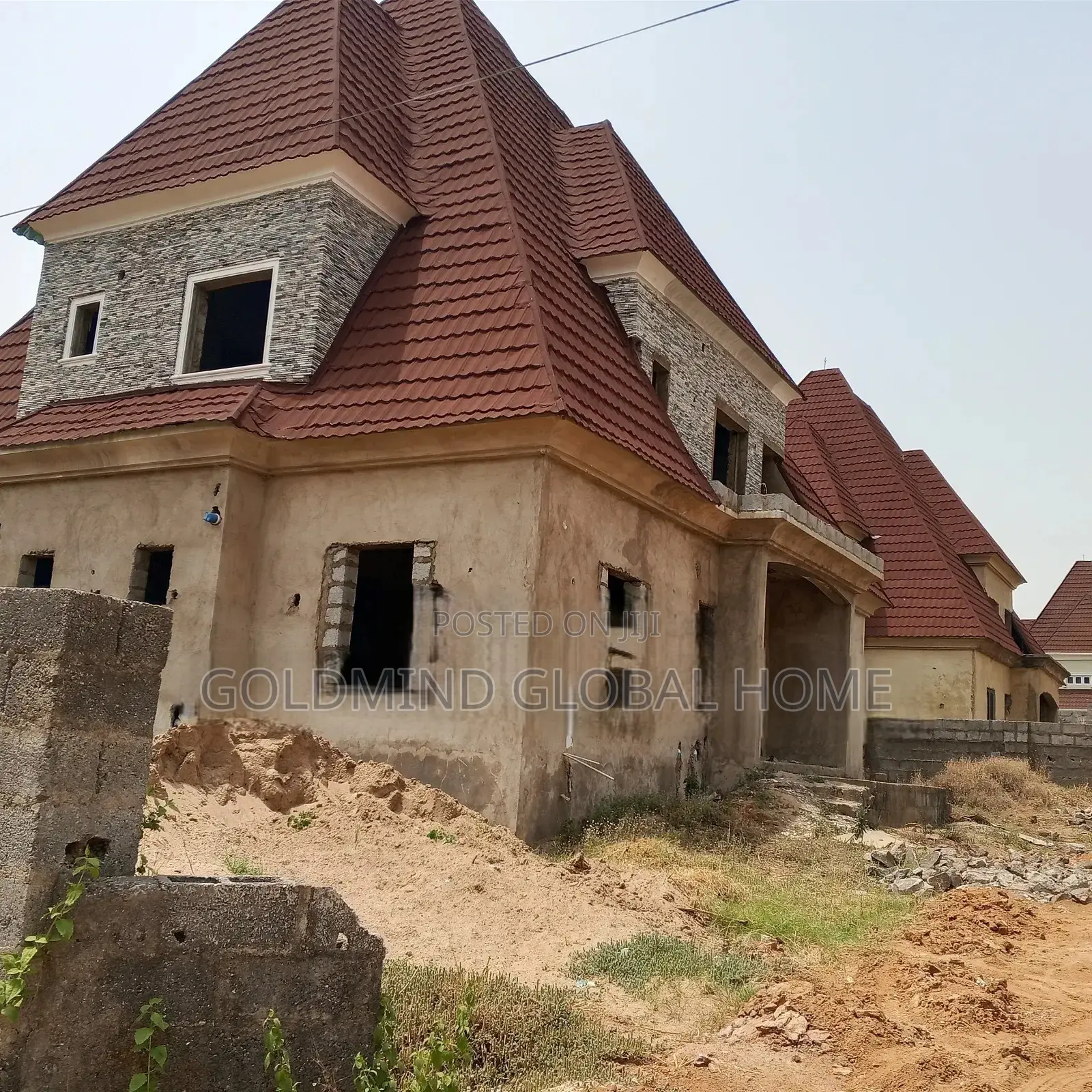 4bdrm Penthouse in Lugbe District. for sale in Sabon Lugbe