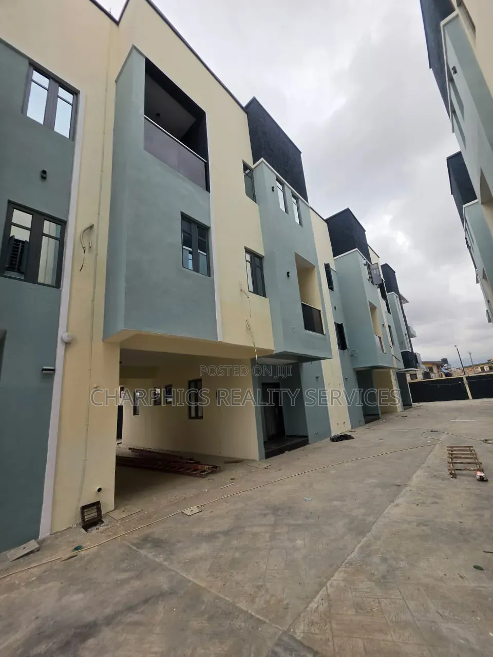 4bdrm Duplex in Oregun for sale in Oregun