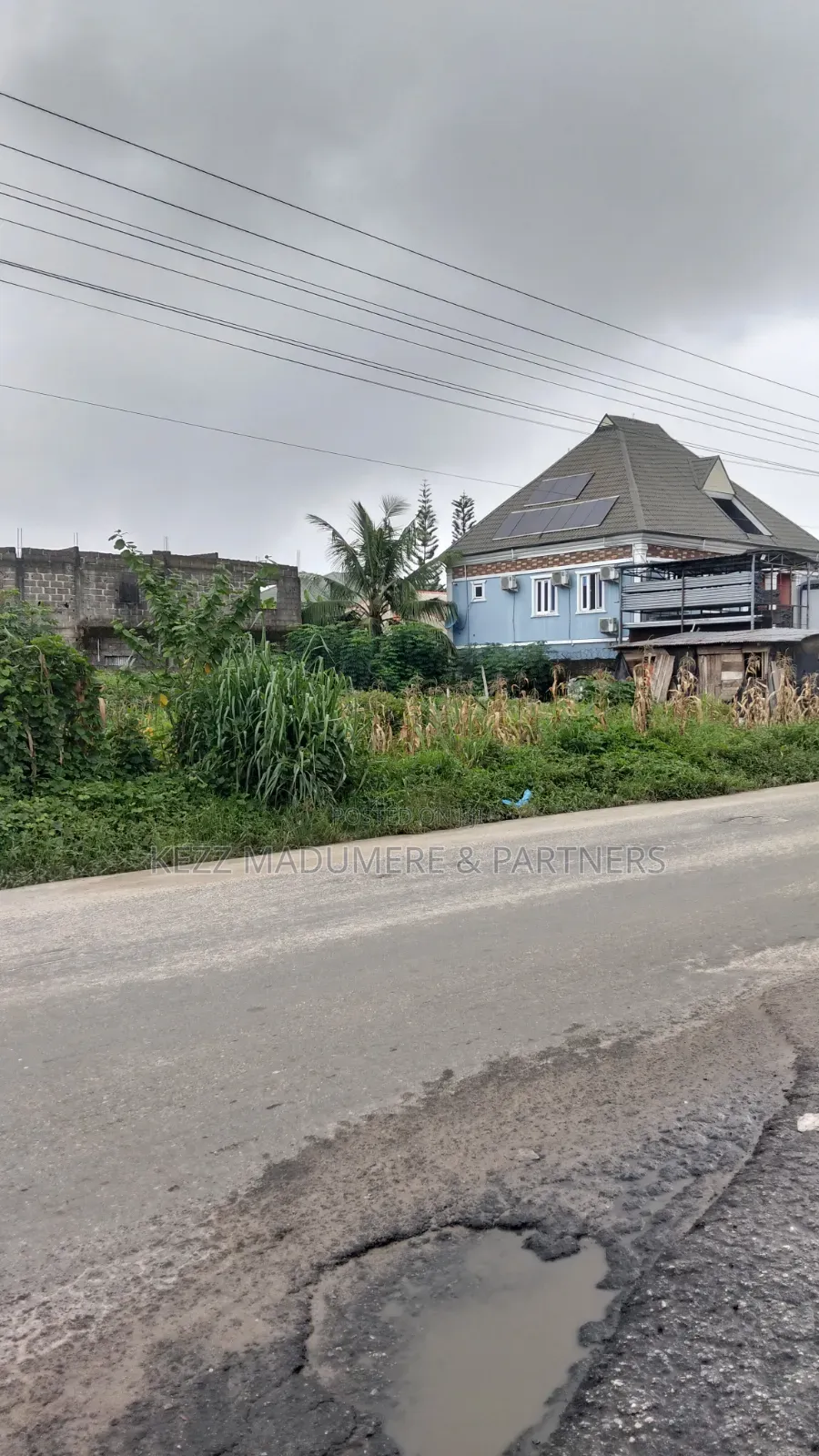 For Sale : 1 Plot on Major Sars Road , Ph in New Layout