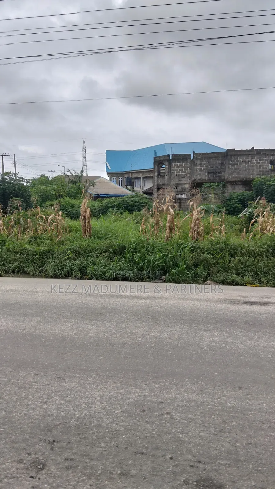 For Sale : 1 Plot on Major Sars Road , Ph in New Layout