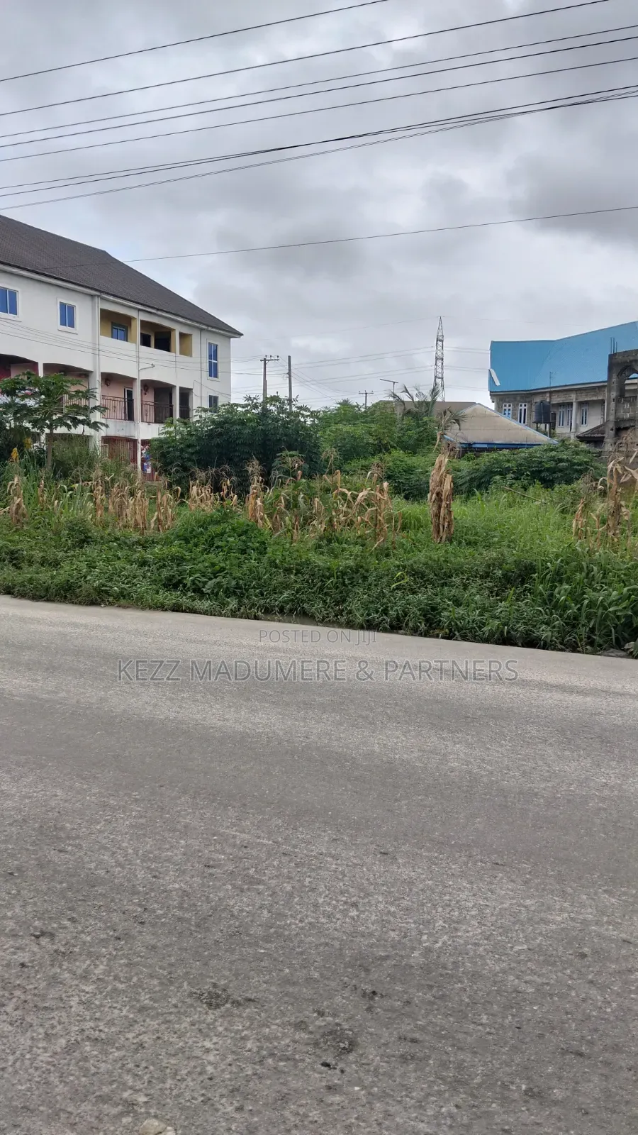 For Sale : 1 Plot on Major Sars Road , Ph in New Layout