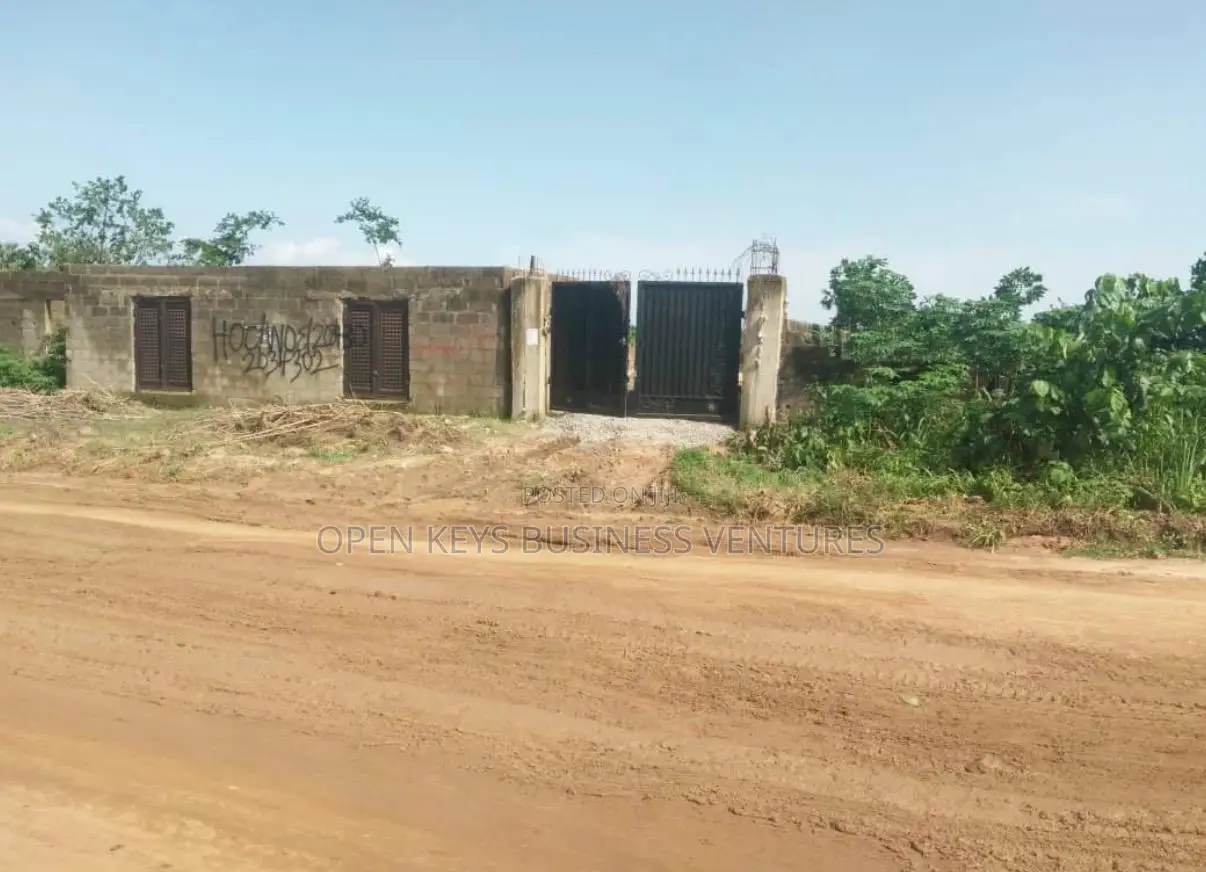 A Fenced and Gated 700sqm Land in Obafemi-Owode
