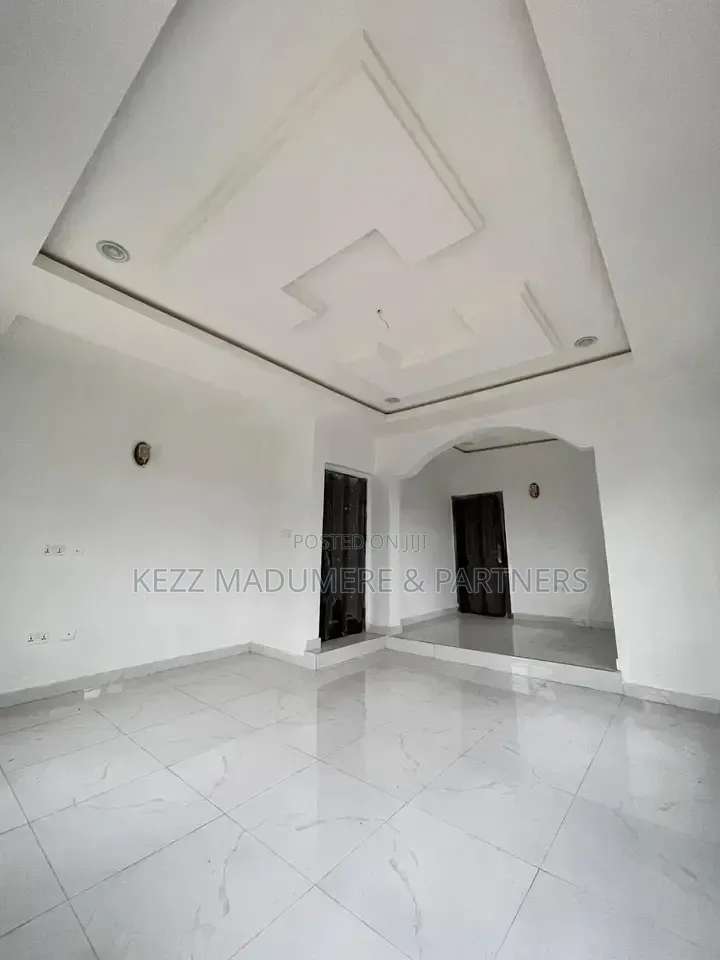 4bdrm Bungalow in Eliozu Eneka Link for sale in Eneka