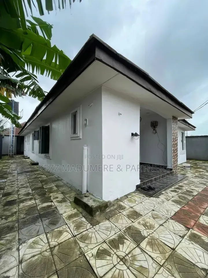 4bdrm Bungalow in Eliozu Eneka Link for sale in Eneka