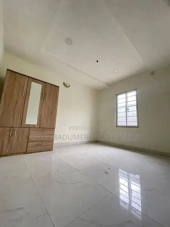 4bdrm Bungalow in Eliozu Eneka Link for sale in Eneka