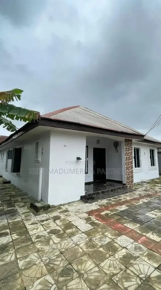 4bdrm Bungalow in Eliozu Eneka Link for sale in Eneka