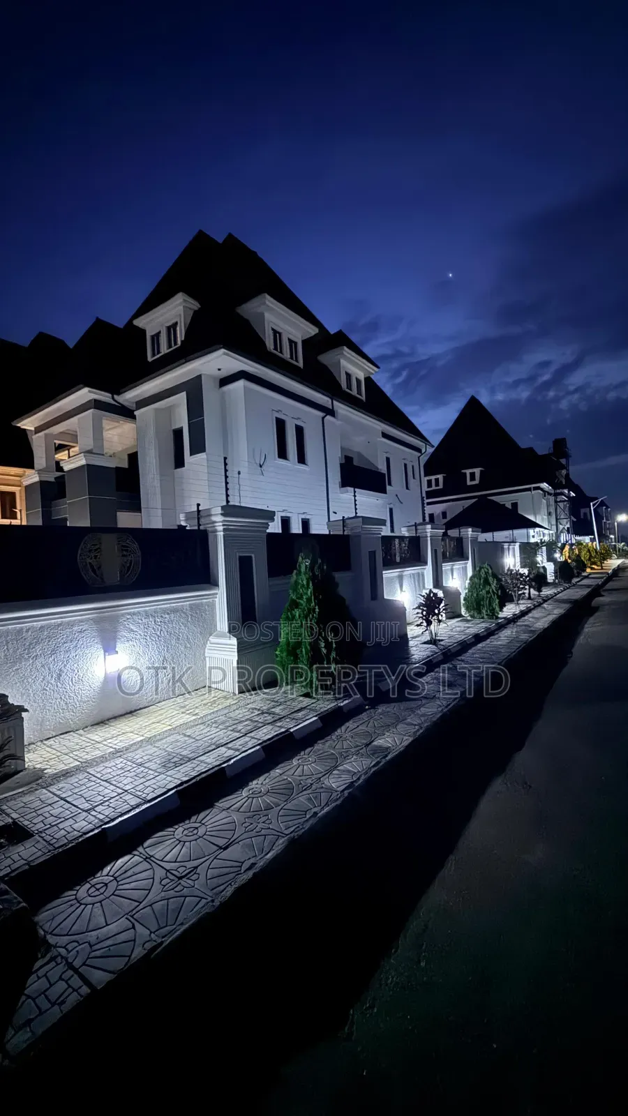 7bdrm Duplex in Efab Metropolis, Bunkoro for sale in Bunkoro