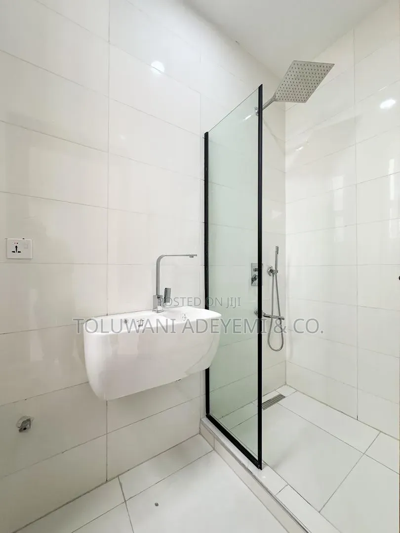 1bdrm Apartment in Victoria Island Extension for sale in Victoria Island Extension