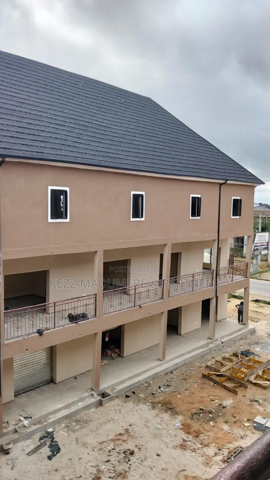To Let : Sizeable Hall at Sars Road Port Harcourt in New Layout