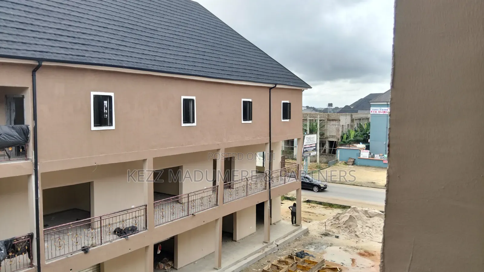 To Let : Sizeable Hall at Sars Road Port Harcourt in New Layout