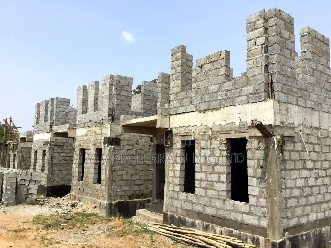 4bdrm Duplex in Mams Estate, Mbora for sale in Mbora