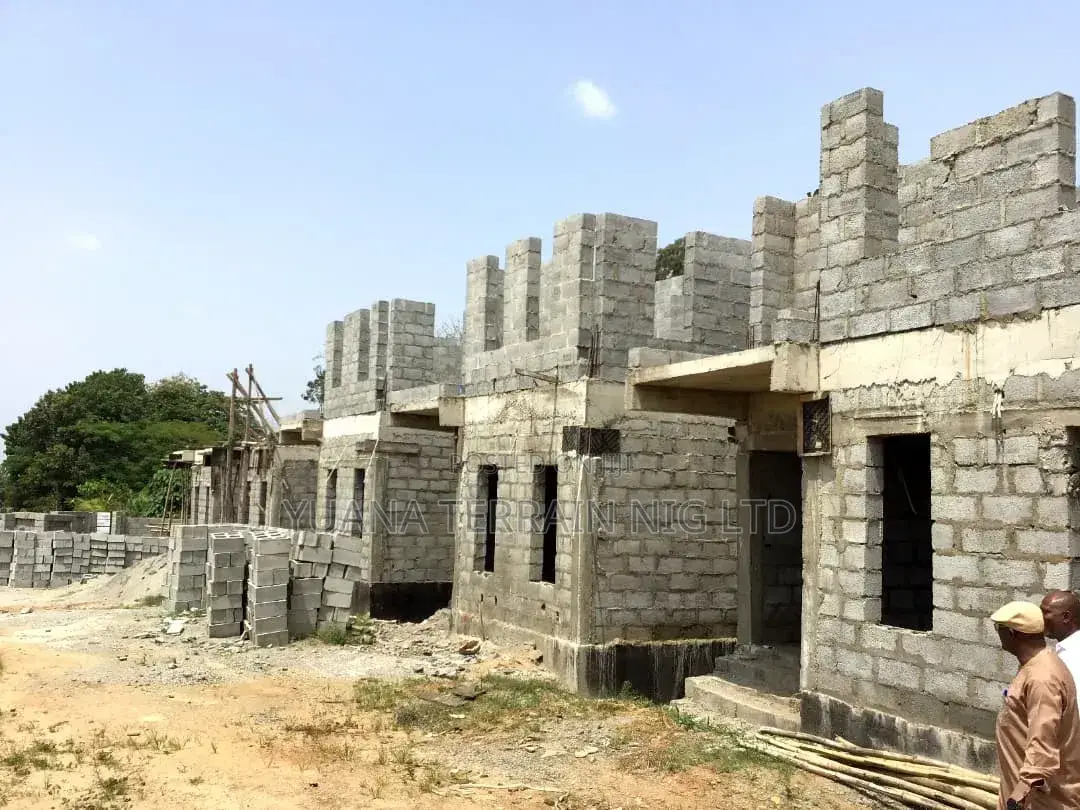 4bdrm Duplex in Mams Estate, Mbora for sale in Mbora