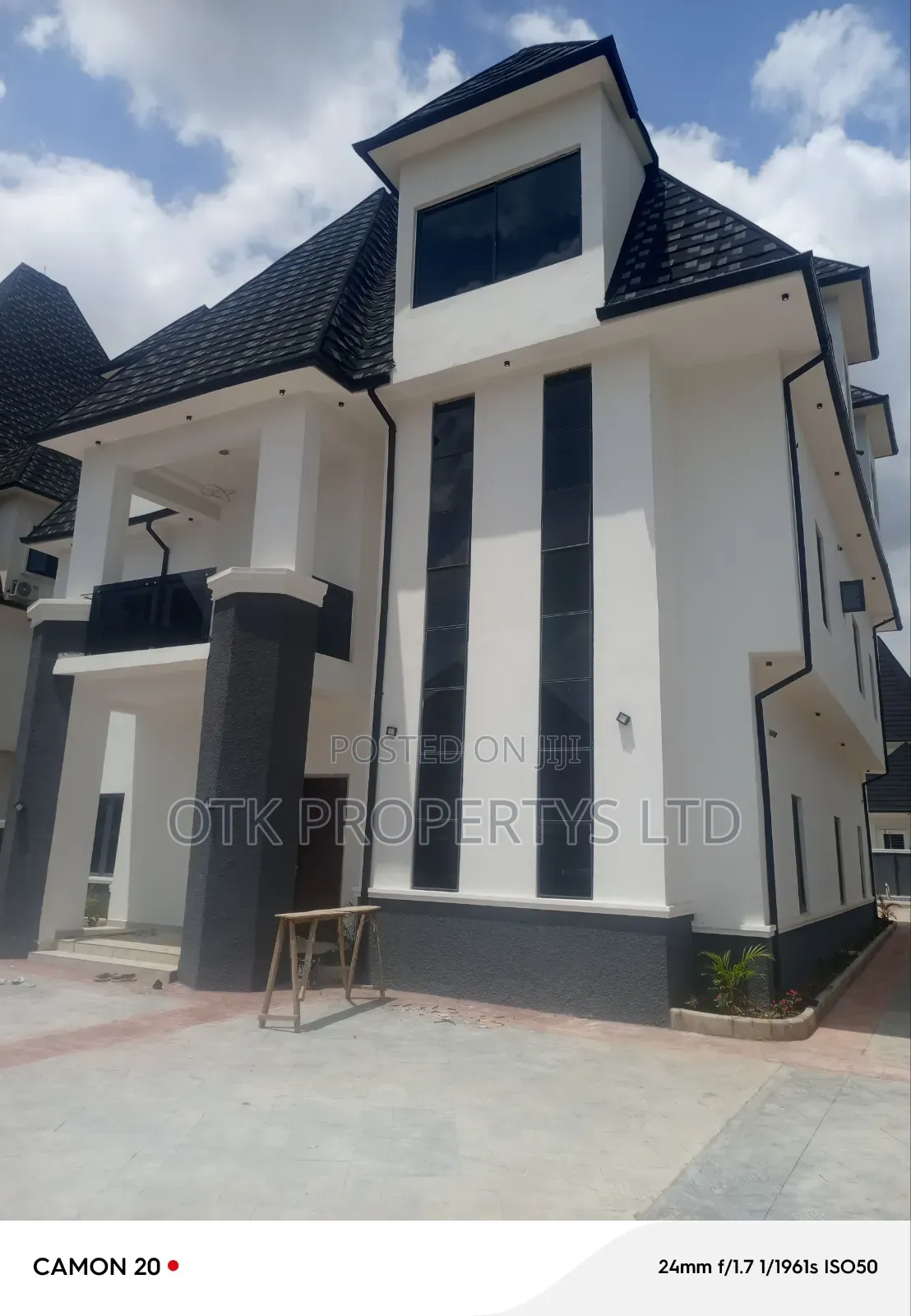 7bdrm Duplex in Efab Metropolis, Bunkoro for sale in Bunkoro