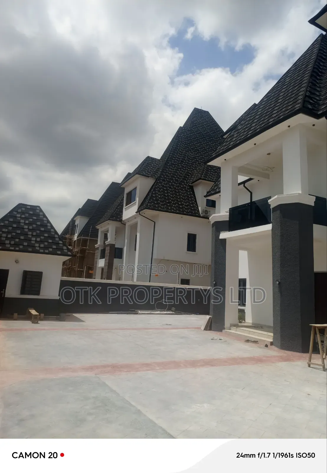 7bdrm Duplex in Efab Metropolis, Bunkoro for sale in Bunkoro