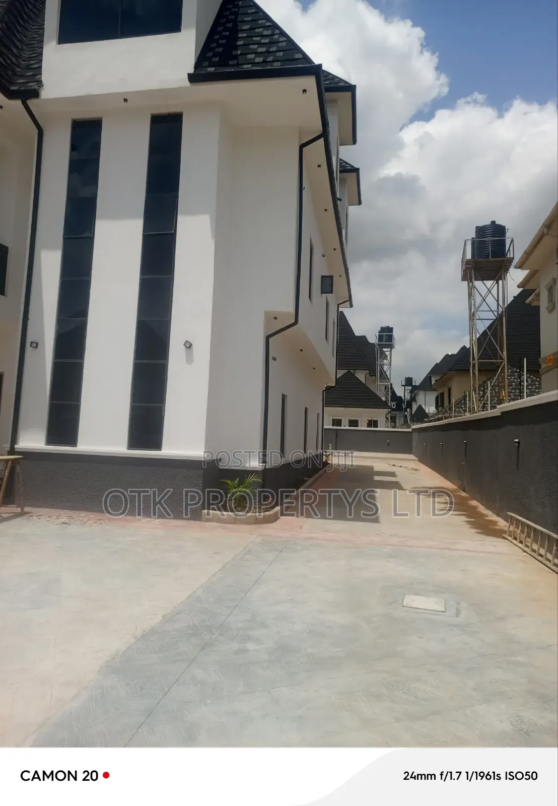 7bdrm Duplex in Efab Metropolis, Bunkoro for sale in Bunkoro