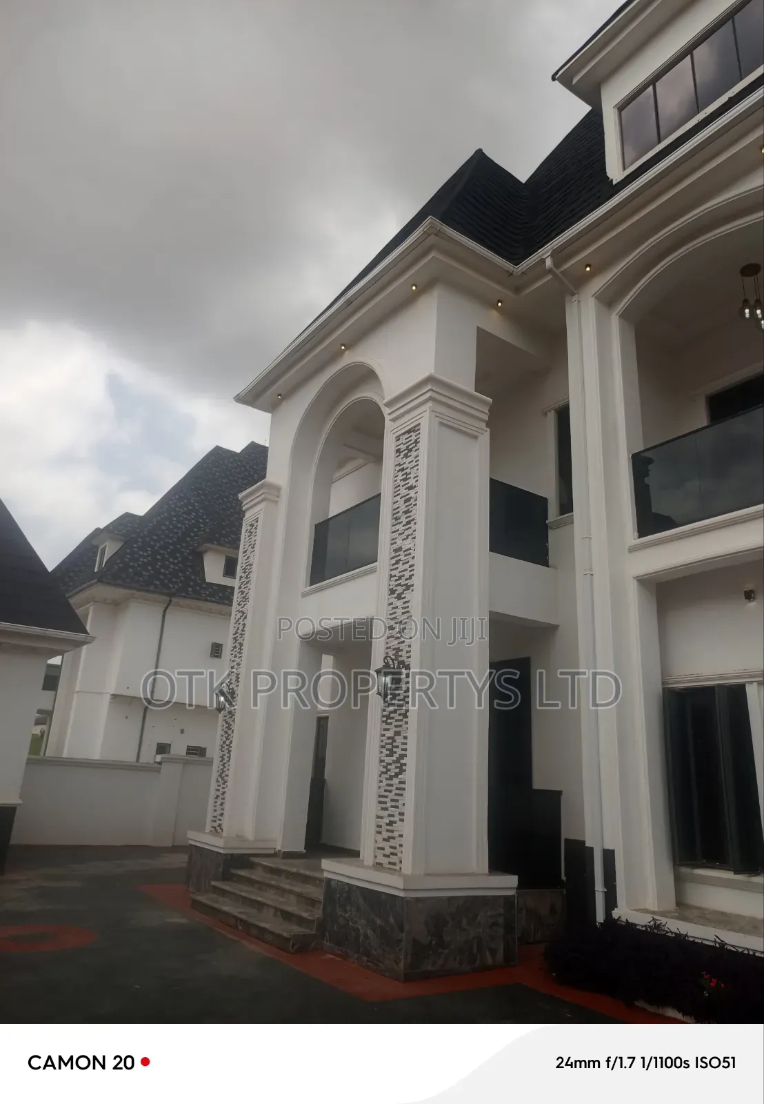 7bdrm Duplex in Efab Metropolis, Bunkoro for sale in Bunkoro